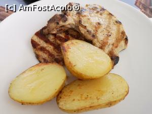 [P12] Restaurant Holiday; cotlet de porc cu cartofi » foto by crismis
 - 
<span class="allrVoted glyphicon glyphicon-heart hidden" id="av1137610"></span>
<a class="m-l-10 hidden" id="sv1137610" onclick="voting_Foto_DelVot(,1137610,20518)" role="button">șterge vot <span class="glyphicon glyphicon-remove"></span></a>
<a id="v91137610" class=" c-red"  onclick="voting_Foto_SetVot(1137610)" role="button"><span class="glyphicon glyphicon-heart-empty"></span> <b>LIKE</b> = Votează poza</a> <img class="hidden"  id="f1137610W9" src="/imagini/loader.gif" border="0" /><span class="AjErrMes hidden" id="e1137610ErM"></span>