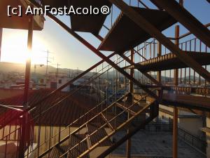 [P09] Vedere din camera de hotel, este de fapt un fel de hol mai mare unde era o canapea extensibila cu o mare masa si niste scaune plus frigiderul de nu aveai loc sa te misti, asa ca am avut placerea sa fac cunostinta cu un colt de masa pe intuneric dupa ce am stins lumina.  » foto by mikulis
 - 
<span class="allrVoted glyphicon glyphicon-heart hidden" id="av759538"></span>
<a class="m-l-10 hidden" id="sv759538" onclick="voting_Foto_DelVot(,759538,20526)" role="button">șterge vot <span class="glyphicon glyphicon-remove"></span></a>
<a id="v9759538" class=" c-red"  onclick="voting_Foto_SetVot(759538)" role="button"><span class="glyphicon glyphicon-heart-empty"></span> <b>LIKE</b> = Votează poza</a> <img class="hidden"  id="f759538W9" src="/imagini/loader.gif" border="0" /><span class="AjErrMes hidden" id="e759538ErM"></span>