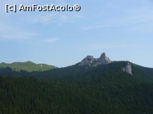 [P13] Rarau, Pietrele Doamnei, Piatra Soimului. » foto by Slider Zoltan
 - 
<span class="allrVoted glyphicon glyphicon-heart hidden" id="av764646"></span>
<a class="m-l-10 hidden" id="sv764646" onclick="voting_Foto_DelVot(,764646,20585)" role="button">șterge vot <span class="glyphicon glyphicon-remove"></span></a>
<a id="v9764646" class=" c-red"  onclick="voting_Foto_SetVot(764646)" role="button"><span class="glyphicon glyphicon-heart-empty"></span> <b>LIKE</b> = Votează poza</a> <img class="hidden"  id="f764646W9" src="/imagini/loader.gif" border="0" /><span class="AjErrMes hidden" id="e764646ErM"></span>