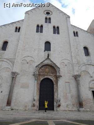 [P06] Basilica di San Nicola unde se gasesc moastele Sfintului Nicolae » foto by papi1954
 - 
<span class="allrVoted glyphicon glyphicon-heart hidden" id="av941389"></span>
<a class="m-l-10 hidden" id="sv941389" onclick="voting_Foto_DelVot(,941389,20629)" role="button">șterge vot <span class="glyphicon glyphicon-remove"></span></a>
<a id="v9941389" class=" c-red"  onclick="voting_Foto_SetVot(941389)" role="button"><span class="glyphicon glyphicon-heart-empty"></span> <b>LIKE</b> = Votează poza</a> <img class="hidden"  id="f941389W9" src="/imagini/loader.gif" border="0" /><span class="AjErrMes hidden" id="e941389ErM"></span>