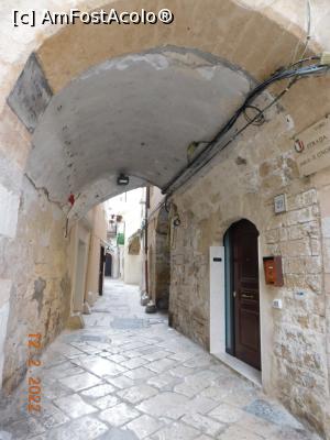 [P40] Străduţă cu arcadă în Bari » foto by irinad
 - 
<span class="allrVoted glyphicon glyphicon-heart hidden" id="av1321425"></span>
<a class="m-l-10 hidden" id="sv1321425" onclick="voting_Foto_DelVot(,1321425,20629)" role="button">șterge vot <span class="glyphicon glyphicon-remove"></span></a>
<a id="v91321425" class=" c-red"  onclick="voting_Foto_SetVot(1321425)" role="button"><span class="glyphicon glyphicon-heart-empty"></span> <b>LIKE</b> = Votează poza</a> <img class="hidden"  id="f1321425W9" src="/imagini/loader.gif" border="0" /><span class="AjErrMes hidden" id="e1321425ErM"></span>