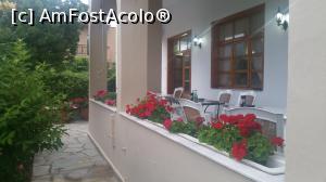 [P02] Veranda cu flori unde se ia masa dimineața » foto by Uchi
 - 
<span class="allrVoted glyphicon glyphicon-heart hidden" id="av998290"></span>
<a class="m-l-10 hidden" id="sv998290" onclick="voting_Foto_DelVot(,998290,20646)" role="button">șterge vot <span class="glyphicon glyphicon-remove"></span></a>
<a id="v9998290" class=" c-red"  onclick="voting_Foto_SetVot(998290)" role="button"><span class="glyphicon glyphicon-heart-empty"></span> <b>LIKE</b> = Votează poza</a> <img class="hidden"  id="f998290W9" src="/imagini/loader.gif" border="0" /><span class="AjErrMes hidden" id="e998290ErM"></span>