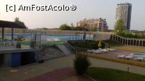 [P35] spre piscina mare dinspre strada, pe langa zidul restaurantului... si piscina copiilor...  » foto by VIO
 - 
<span class="allrVoted glyphicon glyphicon-heart hidden" id="av771399"></span>
<a class="m-l-10 hidden" id="sv771399" onclick="voting_Foto_DelVot(,771399,20687)" role="button">șterge vot <span class="glyphicon glyphicon-remove"></span></a>
<a id="v9771399" class=" c-red"  onclick="voting_Foto_SetVot(771399)" role="button"><span class="glyphicon glyphicon-heart-empty"></span> <b>LIKE</b> = Votează poza</a> <img class="hidden"  id="f771399W9" src="/imagini/loader.gif" border="0" /><span class="AjErrMes hidden" id="e771399ErM"></span>
