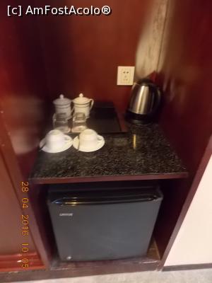[P25] Beijing, Jingtailong International Hotel, Frigiderul, fierbătorul, ceaiul și cafeaua au fost binevenite » foto by mprofeanu
 - 
<span class="allrVoted glyphicon glyphicon-heart hidden" id="av771768"></span>
<a class="m-l-10 hidden" id="sv771768" onclick="voting_Foto_DelVot(,771768,20695)" role="button">șterge vot <span class="glyphicon glyphicon-remove"></span></a>
<a id="v9771768" class=" c-red"  onclick="voting_Foto_SetVot(771768)" role="button"><span class="glyphicon glyphicon-heart-empty"></span> <b>LIKE</b> = Votează poza</a> <img class="hidden"  id="f771768W9" src="/imagini/loader.gif" border="0" /><span class="AjErrMes hidden" id="e771768ErM"></span>