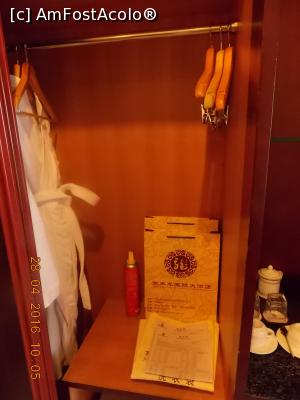 [P26] Beijing, Jingtailong International Hotel, O parte din dulap » foto by mprofeanu
 - 
<span class="allrVoted glyphicon glyphicon-heart hidden" id="av771771"></span>
<a class="m-l-10 hidden" id="sv771771" onclick="voting_Foto_DelVot(,771771,20695)" role="button">șterge vot <span class="glyphicon glyphicon-remove"></span></a>
<a id="v9771771" class=" c-red"  onclick="voting_Foto_SetVot(771771)" role="button"><span class="glyphicon glyphicon-heart-empty"></span> <b>LIKE</b> = Votează poza</a> <img class="hidden"  id="f771771W9" src="/imagini/loader.gif" border="0" /><span class="AjErrMes hidden" id="e771771ErM"></span>