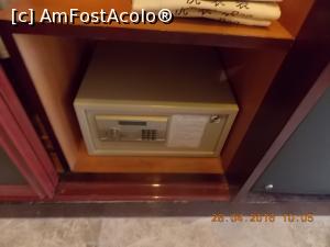 [P27] Beijing, Jingtailong International Hotel, Seiful din dotare folosit pentru pașapoarte, bani mai puțintei » foto by mprofeanu
 - 
<span class="allrVoted glyphicon glyphicon-heart hidden" id="av771774"></span>
<a class="m-l-10 hidden" id="sv771774" onclick="voting_Foto_DelVot(,771774,20695)" role="button">șterge vot <span class="glyphicon glyphicon-remove"></span></a>
<a id="v9771774" class=" c-red"  onclick="voting_Foto_SetVot(771774)" role="button"><span class="glyphicon glyphicon-heart-empty"></span> <b>LIKE</b> = Votează poza</a> <img class="hidden"  id="f771774W9" src="/imagini/loader.gif" border="0" /><span class="AjErrMes hidden" id="e771774ErM"></span>