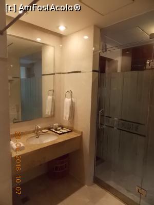 [P32] Beijing, Jingtailong International Hotel, Baia a fost pe măsura camerei » foto by mprofeanu
 - 
<span class="allrVoted glyphicon glyphicon-heart hidden" id="av771779"></span>
<a class="m-l-10 hidden" id="sv771779" onclick="voting_Foto_DelVot(,771779,20695)" role="button">șterge vot <span class="glyphicon glyphicon-remove"></span></a>
<a id="v9771779" class=" c-red"  onclick="voting_Foto_SetVot(771779)" role="button"><span class="glyphicon glyphicon-heart-empty"></span> <b>LIKE</b> = Votează poza</a> <img class="hidden"  id="f771779W9" src="/imagini/loader.gif" border="0" /><span class="AjErrMes hidden" id="e771779ErM"></span>
