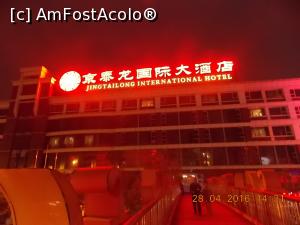 [P39] Beijing, Jingtailong International Hotel văzut seara de pe pasarela din fața lui » foto by mprofeanu
 - 
<span class="allrVoted glyphicon glyphicon-heart hidden" id="av771799"></span>
<a class="m-l-10 hidden" id="sv771799" onclick="voting_Foto_DelVot(,771799,20695)" role="button">șterge vot <span class="glyphicon glyphicon-remove"></span></a>
<a id="v9771799" class=" c-red"  onclick="voting_Foto_SetVot(771799)" role="button"><span class="glyphicon glyphicon-heart-empty"></span> <b>LIKE</b> = Votează poza</a> <img class="hidden"  id="f771799W9" src="/imagini/loader.gif" border="0" /><span class="AjErrMes hidden" id="e771799ErM"></span>