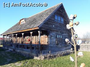 [P20] Casa Bârsana și pomul cu oale pe care îl regăsim și în alte curți.  » foto by Aurici
 - 
<span class="allrVoted glyphicon glyphicon-heart hidden" id="av961915"></span>
<a class="m-l-10 hidden" id="sv961915" onclick="voting_Foto_DelVot(,961915,20723)" role="button">șterge vot <span class="glyphicon glyphicon-remove"></span></a>
<a id="v9961915" class=" c-red"  onclick="voting_Foto_SetVot(961915)" role="button"><span class="glyphicon glyphicon-heart-empty"></span> <b>LIKE</b> = Votează poza</a> <img class="hidden"  id="f961915W9" src="/imagini/loader.gif" border="0" /><span class="AjErrMes hidden" id="e961915ErM"></span>