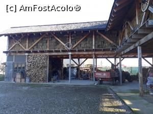[P03] Domeniul începe cu șopronul cu lemne și paie pentru animale.  » foto by Aurici
 - 
<span class="allrVoted glyphicon glyphicon-heart hidden" id="av961898"></span>
<a class="m-l-10 hidden" id="sv961898" onclick="voting_Foto_DelVot(,961898,20723)" role="button">șterge vot <span class="glyphicon glyphicon-remove"></span></a>
<a id="v9961898" class=" c-red"  onclick="voting_Foto_SetVot(961898)" role="button"><span class="glyphicon glyphicon-heart-empty"></span> <b>LIKE</b> = Votează poza</a> <img class="hidden"  id="f961898W9" src="/imagini/loader.gif" border="0" /><span class="AjErrMes hidden" id="e961898ErM"></span>