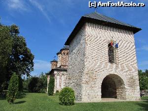 [P06] biserica si poarta de intrare » foto by Locomotiva
 - 
<span class="allrVoted glyphicon glyphicon-heart hidden" id="av575368"></span>
<a class="m-l-10 hidden" id="sv575368" onclick="voting_Foto_DelVot(,575368,20723)" role="button">șterge vot <span class="glyphicon glyphicon-remove"></span></a>
<a id="v9575368" class=" c-red"  onclick="voting_Foto_SetVot(575368)" role="button"><span class="glyphicon glyphicon-heart-empty"></span> <b>LIKE</b> = Votează poza</a> <img class="hidden"  id="f575368W9" src="/imagini/loader.gif" border="0" /><span class="AjErrMes hidden" id="e575368ErM"></span>