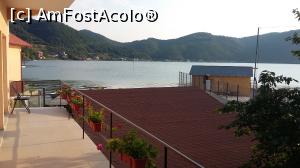 [P01] vedere de pe terasa camerei asupra Dunarii
Vila Teodor, Dubova » foto by raducondurache
 - 
<span class="allrVoted glyphicon glyphicon-heart hidden" id="av775902"></span>
<a class="m-l-10 hidden" id="sv775902" onclick="voting_Foto_DelVot(,775902,20756)" role="button">șterge vot <span class="glyphicon glyphicon-remove"></span></a>
<a id="v9775902" class=" c-red"  onclick="voting_Foto_SetVot(775902)" role="button"><span class="glyphicon glyphicon-heart-empty"></span> <b>LIKE</b> = Votează poza</a> <img class="hidden"  id="f775902W9" src="/imagini/loader.gif" border="0" /><span class="AjErrMes hidden" id="e775902ErM"></span>