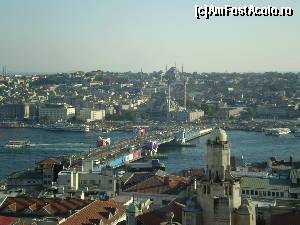 [P08] Fotografie din turn. In prim plan, Podul Galata și în plan mai îndepărat Moscheea din zona Eminonu.  » foto by Mihai18
 - 
<span class="allrVoted glyphicon glyphicon-heart hidden" id="av683345"></span>
<a class="m-l-10 hidden" id="sv683345" onclick="voting_Foto_DelVot(,683345,20759)" role="button">șterge vot <span class="glyphicon glyphicon-remove"></span></a>
<a id="v9683345" class=" c-red"  onclick="voting_Foto_SetVot(683345)" role="button"><span class="glyphicon glyphicon-heart-empty"></span> <b>LIKE</b> = Votează poza</a> <img class="hidden"  id="f683345W9" src="/imagini/loader.gif" border="0" /><span class="AjErrMes hidden" id="e683345ErM"></span>