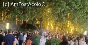 [P09] Turul a inceput cu strada Poeziei antice, poemele fiind scrise cu caractere luminoase si agatate pe ramuri, creand o atmosfera romantica unica. Este unul dintre cele mai fotogenice locuri, mai ales imediat dupa ce se aprind luminile. » foto by geani anto
 - 
<span class="allrVoted glyphicon glyphicon-heart hidden" id="av1503885"></span>
<a class="m-l-10 hidden" id="sv1503885" onclick="voting_Foto_DelVot(,1503885,20766)" role="button">șterge vot <span class="glyphicon glyphicon-remove"></span></a>
<a id="v91503885" class=" c-red"  onclick="voting_Foto_SetVot(1503885)" role="button"><span class="glyphicon glyphicon-heart-empty"></span> <b>LIKE</b> = Votează poza</a> <img class="hidden"  id="f1503885W9" src="/imagini/loader.gif" border="0" /><span class="AjErrMes hidden" id="e1503885ErM"></span>