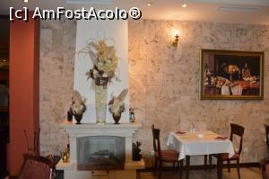 [P21] Imagine din sala restaurantului hotelului The Regent Club din Niş, Serbia.  » foto by traian.leuca †
 - 
<span class="allrVoted glyphicon glyphicon-heart hidden" id="av870470"></span>
<a class="m-l-10 hidden" id="sv870470" onclick="voting_Foto_DelVot(,870470,20768)" role="button">șterge vot <span class="glyphicon glyphicon-remove"></span></a>
<a id="v9870470" class=" c-red"  onclick="voting_Foto_SetVot(870470)" role="button"><span class="glyphicon glyphicon-heart-empty"></span> <b>LIKE</b> = Votează poza</a> <img class="hidden"  id="f870470W9" src="/imagini/loader.gif" border="0" /><span class="AjErrMes hidden" id="e870470ErM"></span>