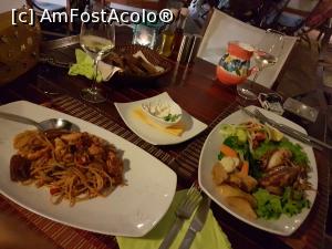 [P08] Restaurant Guvat » foto by andreeadora
 - 
<span class="allrVoted glyphicon glyphicon-heart hidden" id="av949449"></span>
<a class="m-l-10 hidden" id="sv949449" onclick="voting_Foto_DelVot(,949449,20771)" role="button">șterge vot <span class="glyphicon glyphicon-remove"></span></a>
<a id="v9949449" class=" c-red"  onclick="voting_Foto_SetVot(949449)" role="button"><span class="glyphicon glyphicon-heart-empty"></span> <b>LIKE</b> = Votează poza</a> <img class="hidden"  id="f949449W9" src="/imagini/loader.gif" border="0" /><span class="AjErrMes hidden" id="e949449ErM"></span>