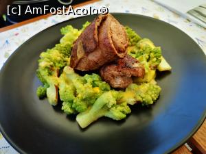 [P16] Rulouri de porc pe conopidă » foto by crismis
 - 
<span class="allrVoted glyphicon glyphicon-heart hidden" id="av1168090"></span>
<a class="m-l-10 hidden" id="sv1168090" onclick="voting_Foto_DelVot(,1168090,20786)" role="button">șterge vot <span class="glyphicon glyphicon-remove"></span></a>
<a id="v91168090" class=" c-red"  onclick="voting_Foto_SetVot(1168090)" role="button"><span class="glyphicon glyphicon-heart-empty"></span> <b>LIKE</b> = Votează poza</a> <img class="hidden"  id="f1168090W9" src="/imagini/loader.gif" border="0" /><span class="AjErrMes hidden" id="e1168090ErM"></span>