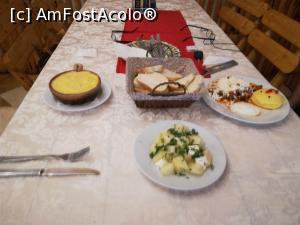 [P10] Rucăr, Restaurantul Casa Rucăreană, Felurile principale » foto by mprofeanu
 - 
<span class="allrVoted glyphicon glyphicon-heart hidden" id="av1127064"></span>
<a class="m-l-10 hidden" id="sv1127064" onclick="voting_Foto_DelVot(,1127064,20811)" role="button">șterge vot <span class="glyphicon glyphicon-remove"></span></a>
<a id="v91127064" class=" c-red"  onclick="voting_Foto_SetVot(1127064)" role="button"><span class="glyphicon glyphicon-heart-empty"></span> <b>LIKE</b> = Votează poza</a> <img class="hidden"  id="f1127064W9" src="/imagini/loader.gif" border="0" /><span class="AjErrMes hidden" id="e1127064ErM"></span>