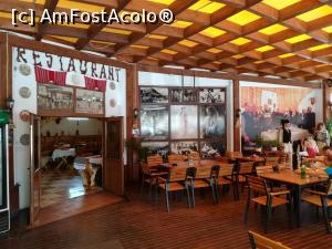 [P03] Rucăr, Restaurantul Casa Rucăreană, Terasa decorată cu tablouri și cu o familie rucăreană » foto by mprofeanu
 - 
<span class="allrVoted glyphicon glyphicon-heart hidden" id="av1127057"></span>
<a class="m-l-10 hidden" id="sv1127057" onclick="voting_Foto_DelVot(,1127057,20811)" role="button">șterge vot <span class="glyphicon glyphicon-remove"></span></a>
<a id="v91127057" class=" c-red"  onclick="voting_Foto_SetVot(1127057)" role="button"><span class="glyphicon glyphicon-heart-empty"></span> <b>LIKE</b> = Votează poza</a> <img class="hidden"  id="f1127057W9" src="/imagini/loader.gif" border="0" /><span class="AjErrMes hidden" id="e1127057ErM"></span>
