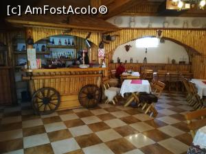 [P05] Rucăr, Restaurantul Casa Rucăreană, Barul bine aprovizionat » foto by mprofeanu
 - 
<span class="allrVoted glyphicon glyphicon-heart hidden" id="av1127059"></span>
<a class="m-l-10 hidden" id="sv1127059" onclick="voting_Foto_DelVot(,1127059,20811)" role="button">șterge vot <span class="glyphicon glyphicon-remove"></span></a>
<a id="v91127059" class=" c-red"  onclick="voting_Foto_SetVot(1127059)" role="button"><span class="glyphicon glyphicon-heart-empty"></span> <b>LIKE</b> = Votează poza</a> <img class="hidden"  id="f1127059W9" src="/imagini/loader.gif" border="0" /><span class="AjErrMes hidden" id="e1127059ErM"></span>