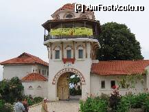 [P01] Intrarea in curtea manastirii . » foto by mirelutza
 - 
<span class="allrVoted glyphicon glyphicon-heart hidden" id="av42292"></span>
<a class="m-l-10 hidden" id="sv42292" onclick="voting_Foto_DelVot(,42292,20825)" role="button">șterge vot <span class="glyphicon glyphicon-remove"></span></a>
<a id="v942292" class=" c-red"  onclick="voting_Foto_SetVot(42292)" role="button"><span class="glyphicon glyphicon-heart-empty"></span> <b>LIKE</b> = Votează poza</a> <img class="hidden"  id="f42292W9" src="/imagini/loader.gif" border="0" /><span class="AjErrMes hidden" id="e42292ErM"></span>