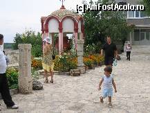 [P05] Gradina si izvorul din incinta ei . » foto by mirelutza
 - 
<span class="allrVoted glyphicon glyphicon-heart hidden" id="av42296"></span>
<a class="m-l-10 hidden" id="sv42296" onclick="voting_Foto_DelVot(,42296,20825)" role="button">șterge vot <span class="glyphicon glyphicon-remove"></span></a>
<a id="v942296" class=" c-red"  onclick="voting_Foto_SetVot(42296)" role="button"><span class="glyphicon glyphicon-heart-empty"></span> <b>LIKE</b> = Votează poza</a> <img class="hidden"  id="f42296W9" src="/imagini/loader.gif" border="0" /><span class="AjErrMes hidden" id="e42296ErM"></span>