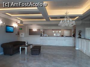 [P04] Intrăm în recepția generoasă și vom fi primiți cu o cupă de șampanie.  » foto by Aurici
 - 
<span class="allrVoted glyphicon glyphicon-heart hidden" id="av940402"></span>
<a class="m-l-10 hidden" id="sv940402" onclick="voting_Foto_DelVot(,940402,20882)" role="button">șterge vot <span class="glyphicon glyphicon-remove"></span></a>
<a id="v9940402" class=" c-red"  onclick="voting_Foto_SetVot(940402)" role="button"><span class="glyphicon glyphicon-heart-empty"></span> <b>LIKE</b> = Votează poza</a> <img class="hidden"  id="f940402W9" src="/imagini/loader.gif" border="0" /><span class="AjErrMes hidden" id="e940402ErM"></span>
