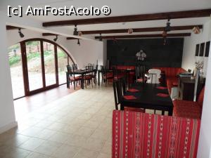 [P05] Sala de mese, cu ieşire la terasa din spatele pensiunii.  » foto by Safta Radu
 - 
<span class="allrVoted glyphicon glyphicon-heart hidden" id="av783240"></span>
<a class="m-l-10 hidden" id="sv783240" onclick="voting_Foto_DelVot(,783240,20894)" role="button">șterge vot <span class="glyphicon glyphicon-remove"></span></a>
<a id="v9783240" class=" c-red"  onclick="voting_Foto_SetVot(783240)" role="button"><span class="glyphicon glyphicon-heart-empty"></span> <b>LIKE</b> = Votează poza</a> <img class="hidden"  id="f783240W9" src="/imagini/loader.gif" border="0" /><span class="AjErrMes hidden" id="e783240ErM"></span>