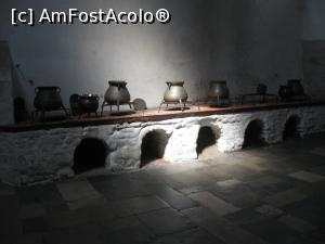 [P24] 24. Vetrele mai mici au deasupra oale și ulcele.  » foto by doinafil
 - 
<span class="allrVoted glyphicon glyphicon-heart hidden" id="av782350"></span>
<a class="m-l-10 hidden" id="sv782350" onclick="voting_Foto_DelVot(,782350,20910)" role="button">șterge vot <span class="glyphicon glyphicon-remove"></span></a>
<a id="v9782350" class=" c-red"  onclick="voting_Foto_SetVot(782350)" role="button"><span class="glyphicon glyphicon-heart-empty"></span> <b>LIKE</b> = Votează poza</a> <img class="hidden"  id="f782350W9" src="/imagini/loader.gif" border="0" /><span class="AjErrMes hidden" id="e782350ErM"></span>