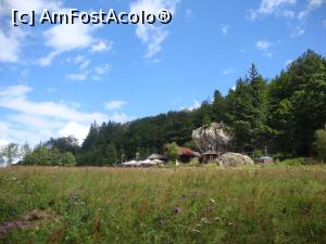 [P18] În această fotografie se observă terasa din Poiana Stânei Regale, precum și stânca din vârful căreia am făcut niște poze frumoase! » foto by Floryn81
 - 
<span class="allrVoted glyphicon glyphicon-heart hidden" id="av786903"></span>
<a class="m-l-10 hidden" id="sv786903" onclick="voting_Foto_DelVot(,786903,20952)" role="button">șterge vot <span class="glyphicon glyphicon-remove"></span></a>
<a id="v9786903" class=" c-red"  onclick="voting_Foto_SetVot(786903)" role="button"><span class="glyphicon glyphicon-heart-empty"></span> <b>LIKE</b> = Votează poza</a> <img class="hidden"  id="f786903W9" src="/imagini/loader.gif" border="0" /><span class="AjErrMes hidden" id="e786903ErM"></span>