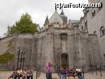 [P19] Castelele Bavariei - Neuschwanstein. Turisti in asteptarea intrarii pentru turul interior.  » foto by iulianic
 - 
<span class="allrVoted glyphicon glyphicon-heart hidden" id="av377094"></span>
<a class="m-l-10 hidden" id="sv377094" onclick="voting_Foto_DelVot(,377094,20953)" role="button">șterge vot <span class="glyphicon glyphicon-remove"></span></a>
<a id="v9377094" class=" c-red"  onclick="voting_Foto_SetVot(377094)" role="button"><span class="glyphicon glyphicon-heart-empty"></span> <b>LIKE</b> = Votează poza</a> <img class="hidden"  id="f377094W9" src="/imagini/loader.gif" border="0" /><span class="AjErrMes hidden" id="e377094ErM"></span>