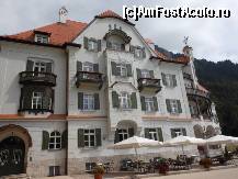 [P27] Hohenschwangau - Unul dintre numeroasele hoteluri cu terasa existente in sat.  » foto by iulianic
 - 
<span class="allrVoted glyphicon glyphicon-heart hidden" id="av377102"></span>
<a class="m-l-10 hidden" id="sv377102" onclick="voting_Foto_DelVot(,377102,20953)" role="button">șterge vot <span class="glyphicon glyphicon-remove"></span></a>
<a id="v9377102" class=" c-red"  onclick="voting_Foto_SetVot(377102)" role="button"><span class="glyphicon glyphicon-heart-empty"></span> <b>LIKE</b> = Votează poza</a> <img class="hidden"  id="f377102W9" src="/imagini/loader.gif" border="0" /><span class="AjErrMes hidden" id="e377102ErM"></span>