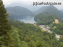 [P08] Castelele Bavariei - Din apropiere de Neuschwanstein, vedere spre satul si Castelul Hohenschwangau.  » foto by iulianic
 - 
<span class="allrVoted glyphicon glyphicon-heart hidden" id="av377083"></span>
<a class="m-l-10 hidden" id="sv377083" onclick="voting_Foto_DelVot(,377083,20953)" role="button">șterge vot <span class="glyphicon glyphicon-remove"></span></a>
<a id="v9377083" class=" c-red"  onclick="voting_Foto_SetVot(377083)" role="button"><span class="glyphicon glyphicon-heart-empty"></span> <b>LIKE</b> = Votează poza</a> <img class="hidden"  id="f377083W9" src="/imagini/loader.gif" border="0" /><span class="AjErrMes hidden" id="e377083ErM"></span>
