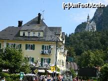 [P05] Micuta localitate Hohenschwangau, cu hoteluri si pensiuni si castelul din poveste, sus pe culmea inverzita » foto by ileanaxperta*
 - 
<span class="allrVoted glyphicon glyphicon-heart hidden" id="av261779"></span>
<a class="m-l-10 hidden" id="sv261779" onclick="voting_Foto_DelVot(,261779,20953)" role="button">șterge vot <span class="glyphicon glyphicon-remove"></span></a>
<a id="v9261779" class=" c-red"  onclick="voting_Foto_SetVot(261779)" role="button"><span class="glyphicon glyphicon-heart-empty"></span> <b>LIKE</b> = Votează poza</a> <img class="hidden"  id="f261779W9" src="/imagini/loader.gif" border="0" /><span class="AjErrMes hidden" id="e261779ErM"></span>