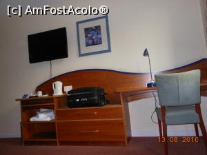 [P13] Hotel Holiday Inn Express - Camera 112, suportul pentru bagaje și zona de bucătărit.  » foto by iulianic
 - 
<span class="allrVoted glyphicon glyphicon-heart hidden" id="av786207"></span>
<a class="m-l-10 hidden" id="sv786207" onclick="voting_Foto_DelVot(,786207,20963)" role="button">șterge vot <span class="glyphicon glyphicon-remove"></span></a>
<a id="v9786207" class=" c-red"  onclick="voting_Foto_SetVot(786207)" role="button"><span class="glyphicon glyphicon-heart-empty"></span> <b>LIKE</b> = Votează poza</a> <img class="hidden"  id="f786207W9" src="/imagini/loader.gif" border="0" /><span class="AjErrMes hidden" id="e786207ErM"></span>