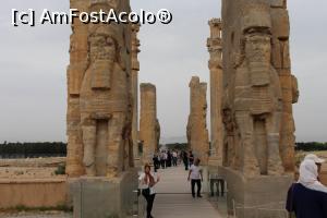 [P50] Persepolis, Poarta Tuturor Națiunilor, am fost acolo...  » foto by mprofeanu
 - 
<span class="allrVoted glyphicon glyphicon-heart hidden" id="av852235"></span>
<a class="m-l-10 hidden" id="sv852235" onclick="voting_Foto_DelVot(,852235,20993)" role="button">șterge vot <span class="glyphicon glyphicon-remove"></span></a>
<a id="v9852235" class=" c-red"  onclick="voting_Foto_SetVot(852235)" role="button"><span class="glyphicon glyphicon-heart-empty"></span> <b>LIKE</b> = Votează poza</a> <img class="hidden"  id="f852235W9" src="/imagini/loader.gif" border="0" /><span class="AjErrMes hidden" id="e852235ErM"></span>