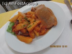 [P22] antricot cu cartofi taranesti » foto by adri-nico
 - 
<span class="allrVoted glyphicon glyphicon-heart hidden" id="av788403"></span>
<a class="m-l-10 hidden" id="sv788403" onclick="voting_Foto_DelVot(,788403,20999)" role="button">șterge vot <span class="glyphicon glyphicon-remove"></span></a>
<a id="v9788403" class=" c-red"  onclick="voting_Foto_SetVot(788403)" role="button"><span class="glyphicon glyphicon-heart-empty"></span> <b>LIKE</b> = Votează poza</a> <img class="hidden"  id="f788403W9" src="/imagini/loader.gif" border="0" /><span class="AjErrMes hidden" id="e788403ErM"></span>