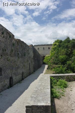 [P42] Gjirokaster - prin cetate » foto by dansysro
 - 
<span class="allrVoted glyphicon glyphicon-heart hidden" id="av788991"></span>
<a class="m-l-10 hidden" id="sv788991" onclick="voting_Foto_DelVot(,788991,21005)" role="button">șterge vot <span class="glyphicon glyphicon-remove"></span></a>
<a id="v9788991" class=" c-red"  onclick="voting_Foto_SetVot(788991)" role="button"><span class="glyphicon glyphicon-heart-empty"></span> <b>LIKE</b> = Votează poza</a> <img class="hidden"  id="f788991W9" src="/imagini/loader.gif" border="0" /><span class="AjErrMes hidden" id="e788991ErM"></span>