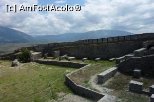 [P43] Gjirokaster - prin cetate » foto by dansysro
 - 
<span class="allrVoted glyphicon glyphicon-heart hidden" id="av788992"></span>
<a class="m-l-10 hidden" id="sv788992" onclick="voting_Foto_DelVot(,788992,21005)" role="button">șterge vot <span class="glyphicon glyphicon-remove"></span></a>
<a id="v9788992" class=" c-red"  onclick="voting_Foto_SetVot(788992)" role="button"><span class="glyphicon glyphicon-heart-empty"></span> <b>LIKE</b> = Votează poza</a> <img class="hidden"  id="f788992W9" src="/imagini/loader.gif" border="0" /><span class="AjErrMes hidden" id="e788992ErM"></span>