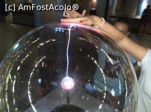 [P20] Cosmocaixa - joaca cu sfera cu plasma » foto by ascomp*
 - 
<span class="allrVoted glyphicon glyphicon-heart hidden" id="av789096"></span>
<a class="m-l-10 hidden" id="sv789096" onclick="voting_Foto_DelVot(,789096,21008)" role="button">șterge vot <span class="glyphicon glyphicon-remove"></span></a>
<a id="v9789096" class=" c-red"  onclick="voting_Foto_SetVot(789096)" role="button"><span class="glyphicon glyphicon-heart-empty"></span> <b>LIKE</b> = Votează poza</a> <img class="hidden"  id="f789096W9" src="/imagini/loader.gif" border="0" /><span class="AjErrMes hidden" id="e789096ErM"></span>