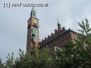 [P25] Turnul cu ceas al Primăriei vecine. Se văd și trompetiștii care sunt de fapt în fața hotelului nostru.  » foto by Aurici
 - 
<span class="allrVoted glyphicon glyphicon-heart hidden" id="av790383"></span>
<a class="m-l-10 hidden" id="sv790383" onclick="voting_Foto_DelVot(,790383,21036)" role="button">șterge vot <span class="glyphicon glyphicon-remove"></span></a>
<a id="v9790383" class=" c-red"  onclick="voting_Foto_SetVot(790383)" role="button"><span class="glyphicon glyphicon-heart-empty"></span> <b>LIKE</b> = Votează poza</a> <img class="hidden"  id="f790383W9" src="/imagini/loader.gif" border="0" /><span class="AjErrMes hidden" id="e790383ErM"></span>
