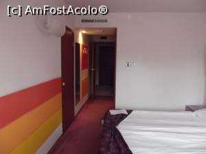 [P18] O privire către hol. Se observă pe stânga uşa blocată ce dădea, probabil, în camera alăturată » foto by irinad
 - 
<span class="allrVoted glyphicon glyphicon-heart hidden" id="av850900"></span>
<a class="m-l-10 hidden" id="sv850900" onclick="voting_Foto_DelVot(,850900,21038)" role="button">șterge vot <span class="glyphicon glyphicon-remove"></span></a>
<a id="v9850900" class=" c-red"  onclick="voting_Foto_SetVot(850900)" role="button"><span class="glyphicon glyphicon-heart-empty"></span> <b>LIKE</b> = Votează poza</a> <img class="hidden"  id="f850900W9" src="/imagini/loader.gif" border="0" /><span class="AjErrMes hidden" id="e850900ErM"></span>