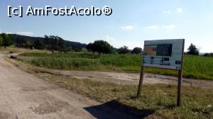 [P01] Panou turistic informativ care prezintă rezervația geologică a vulcanilor noroioși de la Băile Homorod, precum și alte obiective din zonă. În spatele panoului se vede o sărătură, iar în depărtare fundația (blocurile de beton) ale unui foraj de mare adâncime. » foto by Lucien
 - 
<span class="allrVoted glyphicon glyphicon-heart hidden" id="av968974"></span>
<a class="m-l-10 hidden" id="sv968974" onclick="voting_Foto_DelVot(,968974,21040)" role="button">șterge vot <span class="glyphicon glyphicon-remove"></span></a>
<a id="v9968974" class=" c-red"  onclick="voting_Foto_SetVot(968974)" role="button"><span class="glyphicon glyphicon-heart-empty"></span> <b>LIKE</b> = Votează poza</a> <img class="hidden"  id="f968974W9" src="/imagini/loader.gif" border="0" /><span class="AjErrMes hidden" id="e968974ErM"></span>
