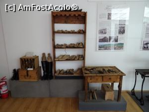 [P10] Aspecte din expoziția „Meserii uitate. Cizmarii și pantofarii”.  » foto by tata123 🔱
 - 
<span class="allrVoted glyphicon glyphicon-heart hidden" id="av968701"></span>
<a class="m-l-10 hidden" id="sv968701" onclick="voting_Foto_DelVot(,968701,21040)" role="button">șterge vot <span class="glyphicon glyphicon-remove"></span></a>
<a id="v9968701" class=" c-red"  onclick="voting_Foto_SetVot(968701)" role="button"><span class="glyphicon glyphicon-heart-empty"></span> <b>LIKE</b> = Votează poza</a> <img class="hidden"  id="f968701W9" src="/imagini/loader.gif" border="0" /><span class="AjErrMes hidden" id="e968701ErM"></span>