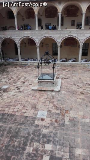 [P15] Restaurant la parterul bisericii din Assisi.  » foto by Jimmy1
 - 
<span class="allrVoted glyphicon glyphicon-heart hidden" id="av791533"></span>
<a class="m-l-10 hidden" id="sv791533" onclick="voting_Foto_DelVot(,791533,21050)" role="button">șterge vot <span class="glyphicon glyphicon-remove"></span></a>
<a id="v9791533" class=" c-red"  onclick="voting_Foto_SetVot(791533)" role="button"><span class="glyphicon glyphicon-heart-empty"></span> <b>LIKE</b> = Votează poza</a> <img class="hidden"  id="f791533W9" src="/imagini/loader.gif" border="0" /><span class="AjErrMes hidden" id="e791533ErM"></span>