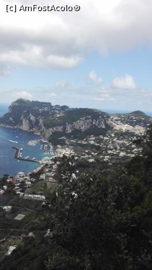 [P18] Capri văzut din Anacapri.  » foto by Jimmy1
 - 
<span class="allrVoted glyphicon glyphicon-heart hidden" id="av791542"></span>
<a class="m-l-10 hidden" id="sv791542" onclick="voting_Foto_DelVot(,791542,21050)" role="button">șterge vot <span class="glyphicon glyphicon-remove"></span></a>
<a id="v9791542" class=" c-red"  onclick="voting_Foto_SetVot(791542)" role="button"><span class="glyphicon glyphicon-heart-empty"></span> <b>LIKE</b> = Votează poza</a> <img class="hidden"  id="f791542W9" src="/imagini/loader.gif" border="0" /><span class="AjErrMes hidden" id="e791542ErM"></span>
