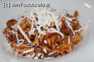 [P05] Paste cu sos ragu de porc negru » foto by giuliani
 - 
<span class="allrVoted glyphicon glyphicon-heart hidden" id="av792024"></span>
<a class="m-l-10 hidden" id="sv792024" onclick="voting_Foto_DelVot(,792024,21057)" role="button">șterge vot <span class="glyphicon glyphicon-remove"></span></a>
<a id="v9792024" class=" c-red"  onclick="voting_Foto_SetVot(792024)" role="button"><span class="glyphicon glyphicon-heart-empty"></span> <b>LIKE</b> = Votează poza</a> <img class="hidden"  id="f792024W9" src="/imagini/loader.gif" border="0" /><span class="AjErrMes hidden" id="e792024ErM"></span>