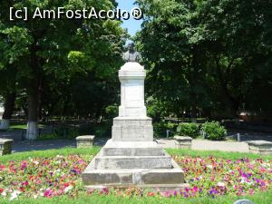 [P21] Intrare în parc - bustul lui Constantin Poroineanu.  » foto by tata123 🔱
 - 
<span class="allrVoted glyphicon glyphicon-heart hidden" id="av1087727"></span>
<a class="m-l-10 hidden" id="sv1087727" onclick="voting_Foto_DelVot(,1087727,21093)" role="button">șterge vot <span class="glyphicon glyphicon-remove"></span></a>
<a id="v91087727" class=" c-red"  onclick="voting_Foto_SetVot(1087727)" role="button"><span class="glyphicon glyphicon-heart-empty"></span> <b>LIKE</b> = Votează poza</a> <img class="hidden"  id="f1087727W9" src="/imagini/loader.gif" border="0" /><span class="AjErrMes hidden" id="e1087727ErM"></span>