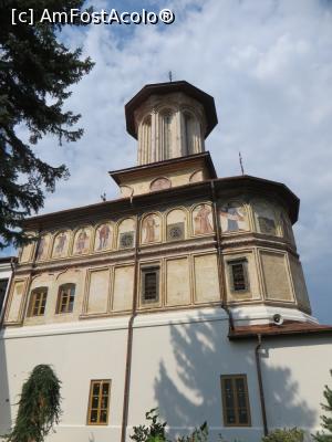[P04] Fresce exterioare cu filosofi și sibile la biserica-paraclis - Arhiepiscopia Râmnicului.  » foto by tata123 🔱
 - 
<span class="allrVoted glyphicon glyphicon-heart hidden" id="av796197"></span>
<a class="m-l-10 hidden" id="sv796197" onclick="voting_Foto_DelVot(,796197,21115)" role="button">șterge vot <span class="glyphicon glyphicon-remove"></span></a>
<a id="v9796197" class=" c-red"  onclick="voting_Foto_SetVot(796197)" role="button"><span class="glyphicon glyphicon-heart-empty"></span> <b>LIKE</b> = Votează poza</a> <img class="hidden"  id="f796197W9" src="/imagini/loader.gif" border="0" /><span class="AjErrMes hidden" id="e796197ErM"></span>