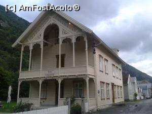 [P15] Pe portița aceea intram către casa noastră dar casa din imagine este tot a hotelului.  » foto by Aurici
 - 
<span class="allrVoted glyphicon glyphicon-heart hidden" id="av796293"></span>
<a class="m-l-10 hidden" id="sv796293" onclick="voting_Foto_DelVot(,796293,21117)" role="button">șterge vot <span class="glyphicon glyphicon-remove"></span></a>
<a id="v9796293" class=" c-red"  onclick="voting_Foto_SetVot(796293)" role="button"><span class="glyphicon glyphicon-heart-empty"></span> <b>LIKE</b> = Votează poza</a> <img class="hidden"  id="f796293W9" src="/imagini/loader.gif" border="0" /><span class="AjErrMes hidden" id="e796293ErM"></span>